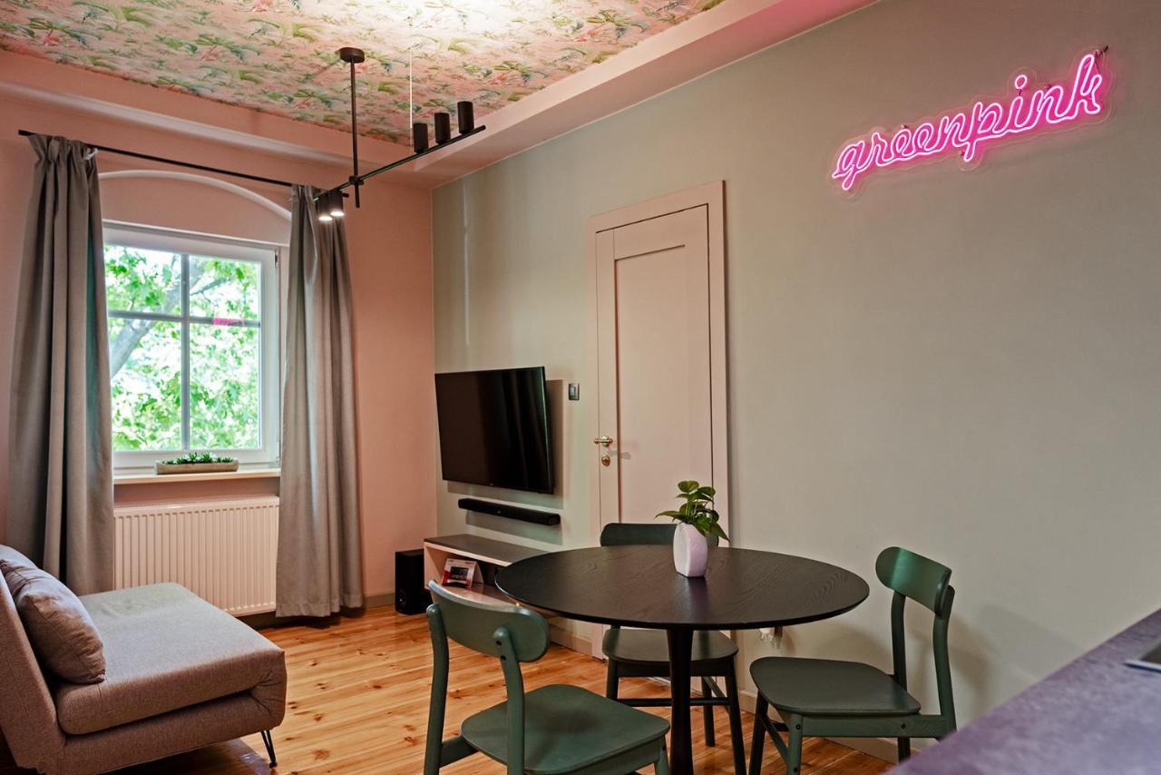 W12 Home Station - Apartement Greenpink เจโลนากูรา ภายนอก รูปภาพ