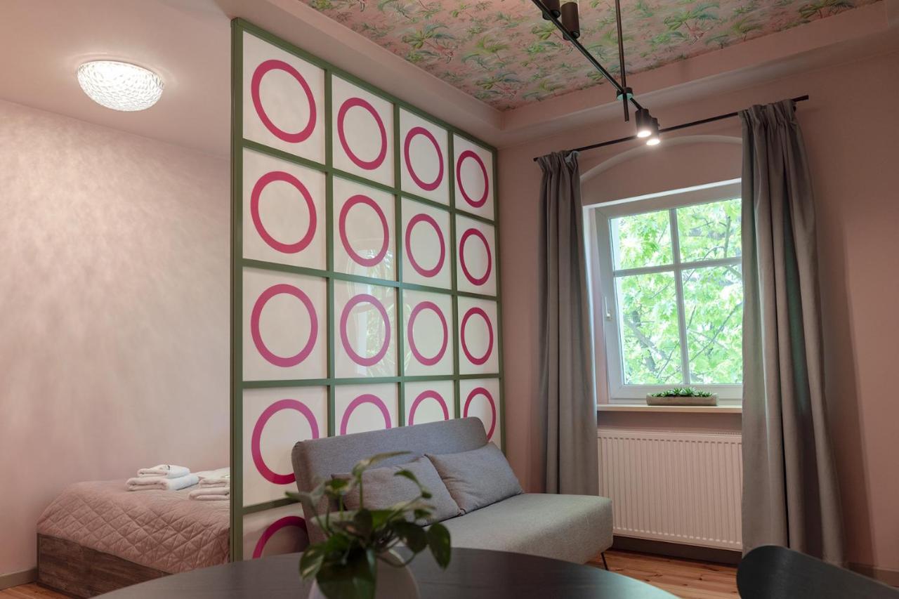 W12 Home Station - Apartement Greenpink เจโลนากูรา ภายนอก รูปภาพ
