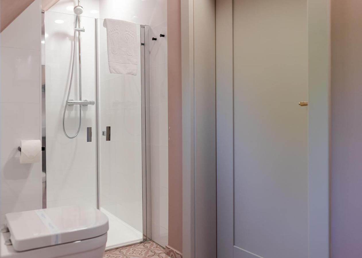 W12 Home Station - Apartement Greenpink เจโลนากูรา ภายนอก รูปภาพ
